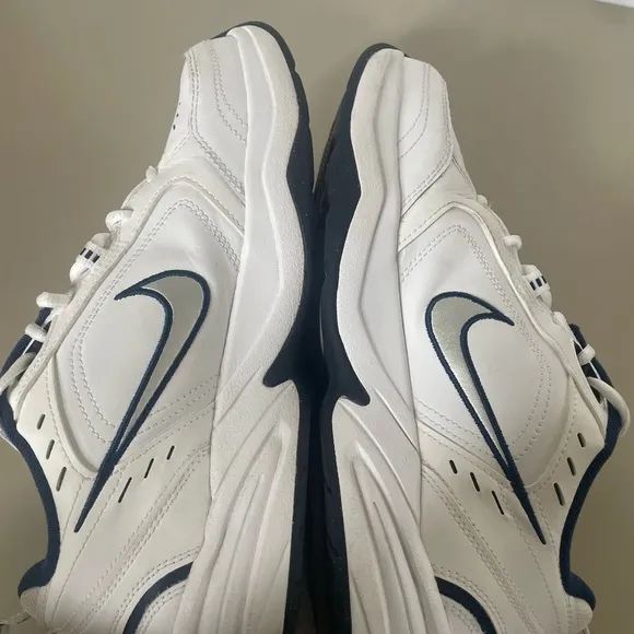 Nike Men's Sz 9.5 Nike Air Monarch IV White Silver Athletic Sneakers 415445 102
