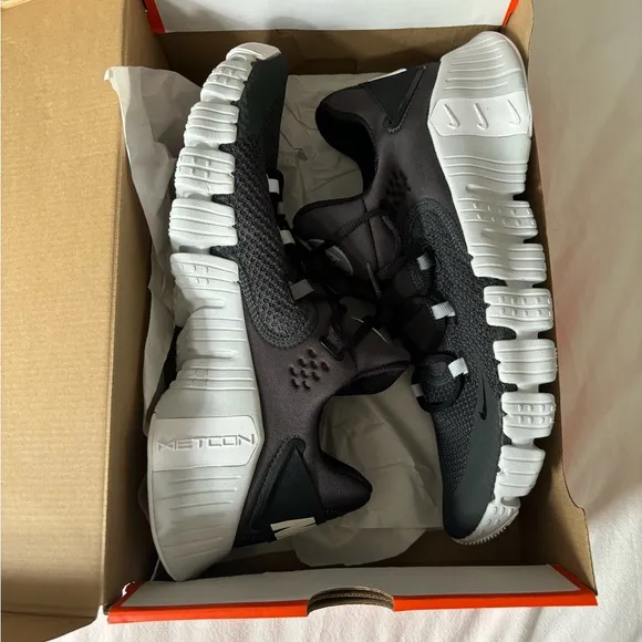 Nike Metcon Men's Black and White Athletic Shoes NEW