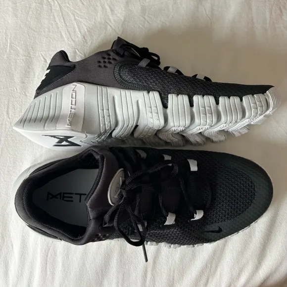 Nike Metcon Men's Black and White Athletic Shoes NEW