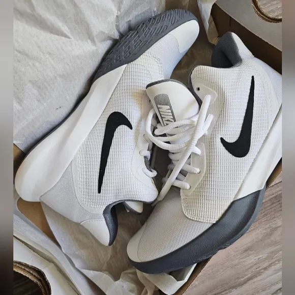 Nike Precision 3 Basketball Sneakers Sz: 5'(Boys) White/Black - Unisex