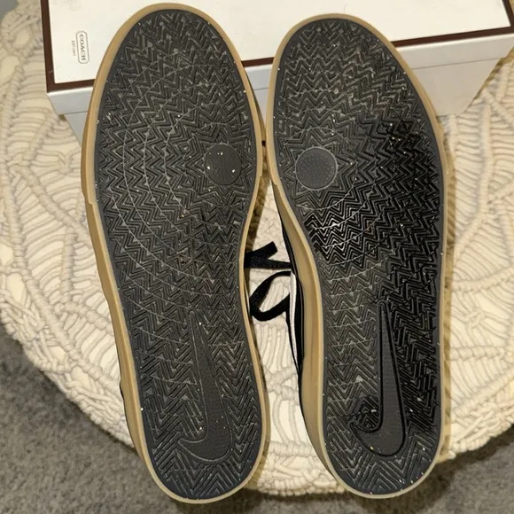 NIKE SB. Black w/gum sole. Size:9 Men’s. W/o box. Excellent condition