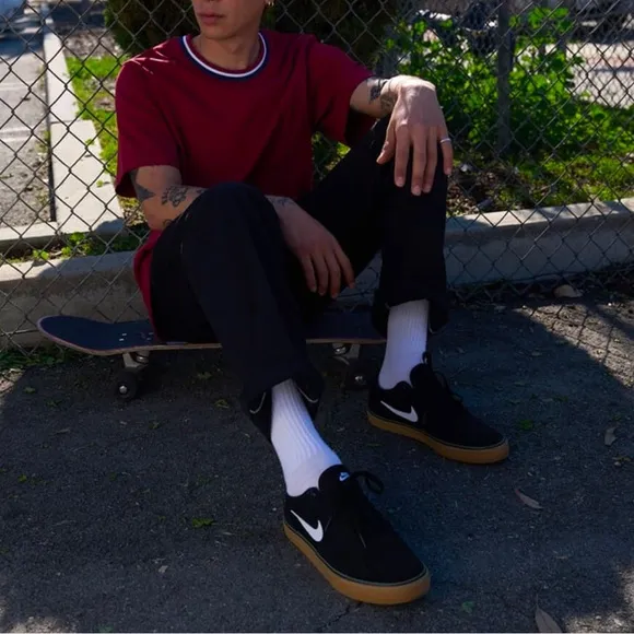 NIKE SB. Black w/gum sole. Size:9 Men’s. W/o box. Excellent condition