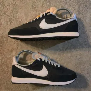 Nike Shoes Mens Size 7 Waffle Trainer 2 Black Low Top Casual Sneakers ( Clean )