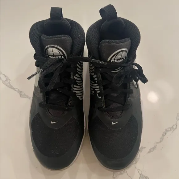 Nike Team Hustle D 9 'Kids Basketball Shoes GS Mid-top Black AQ4224-001 3.5 Y