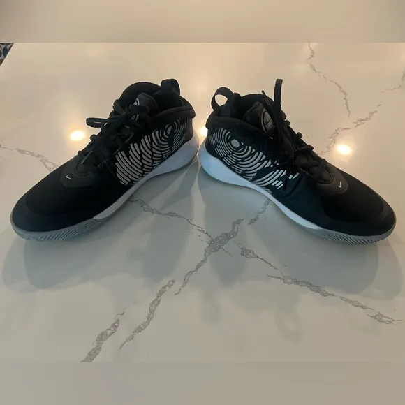 Nike Team Hustle D 9 'Kids Basketball Shoes GS Mid-top Black AQ4224-001 size 6 Y