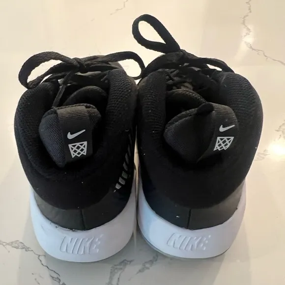 Nike Team Hustle D 9 'Kids Basketball Shoes GS Mid-top Black AQ4224-001 size 6 Y