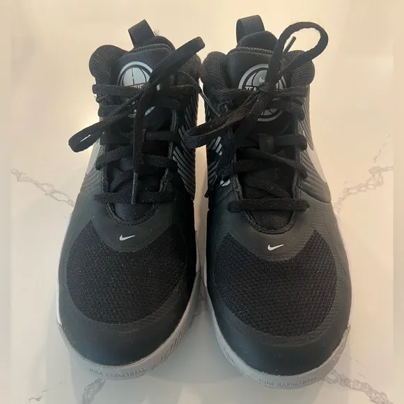 Nike Team Hustle D 9 'Kids Basketball Shoes GS Mid-top Black AQ4224-001 size 6 Y