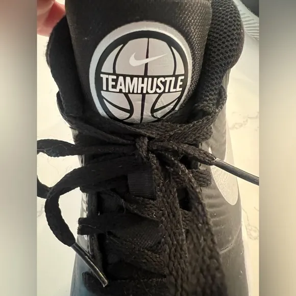 Nike Team Hustle D 9 'Kids Basketball Shoes GS Mid-top Black AQ4224-001 size 6 Y