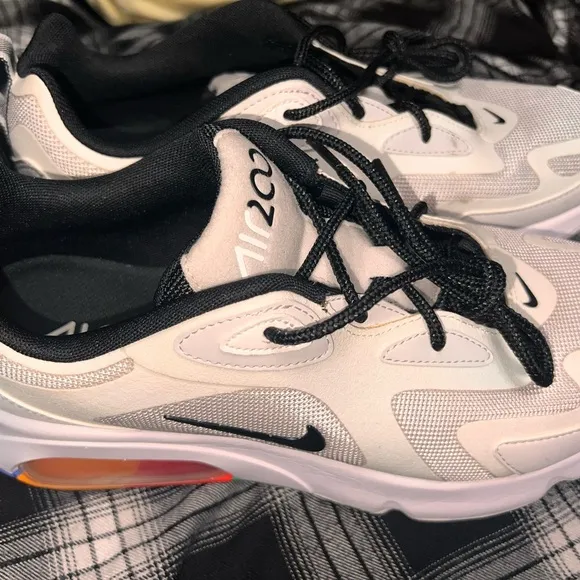 Nike White and Black Athletic Shoes with Air Cushioning