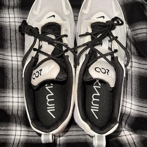 Nike White and Black Athletic Shoes with Air Cushioning