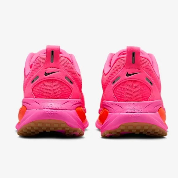 Nike Women's Vomero 18 Running Shoe