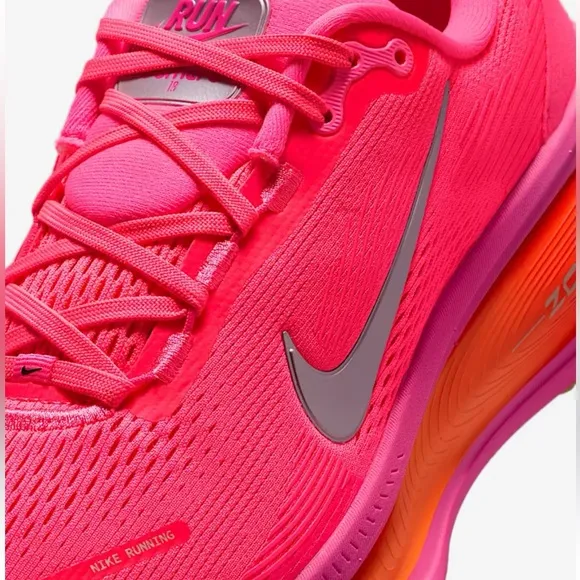 Nike Women's Vomero 18 Running Shoe