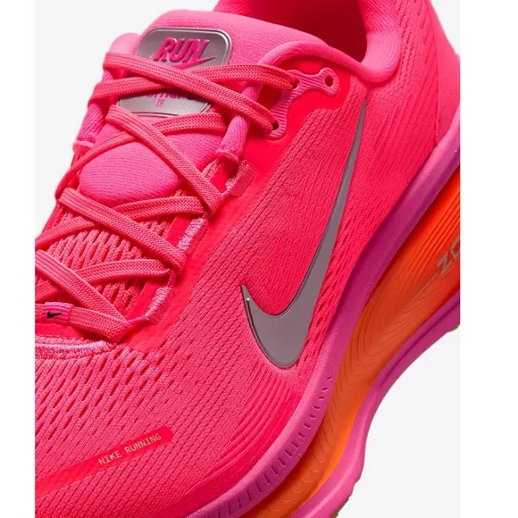 Nike Women's Vomero 18 Running Shoe