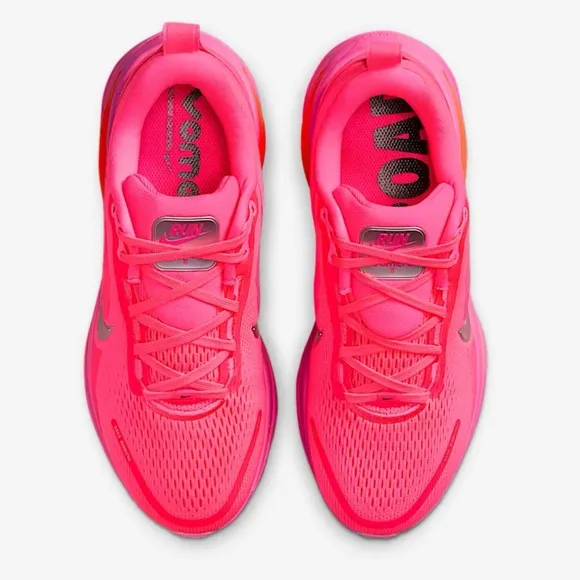 Nike Women's Vomero 18 Running Shoe