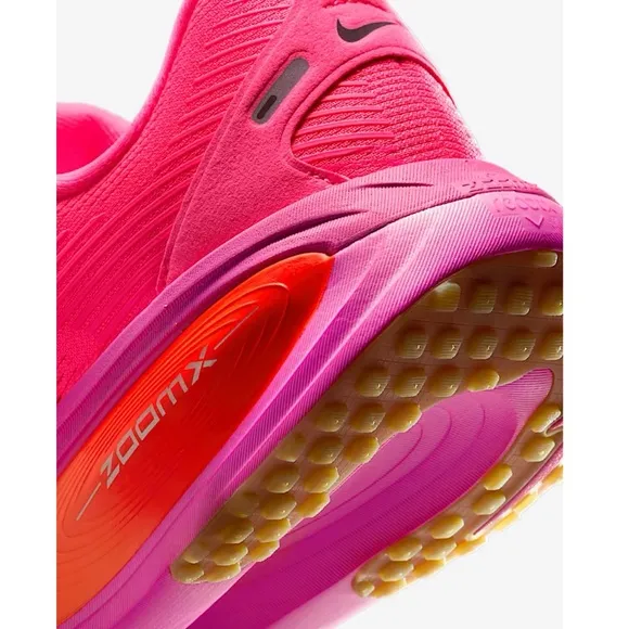 Nike Women's Vomero 18 Running Shoe
