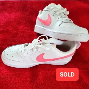NikeBig Girls Court Borough Low 2 Casual Sneakers - 5.5 Y