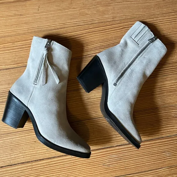 NWOB All Saints Cohen SuedeBoot in Stone White Sz 6