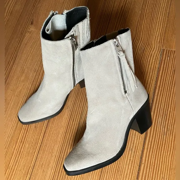 NWOB All Saints Cohen SuedeBoot in Stone White Sz 6
