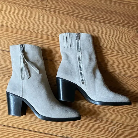 NWOB All Saints Cohen SuedeBoot in Stone White Sz 6