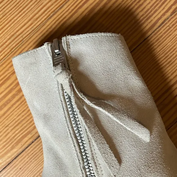 NWOB All Saints Cohen SuedeBoot in Stone White Sz 6