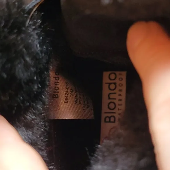 NWOB BLONDO black suede boots