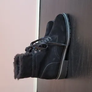 NWOB BLONDO black suede boots