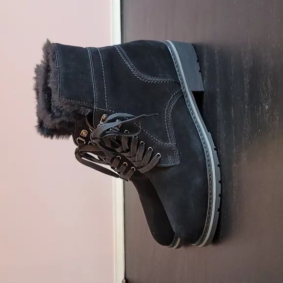 NWOB BLONDO black suede boots