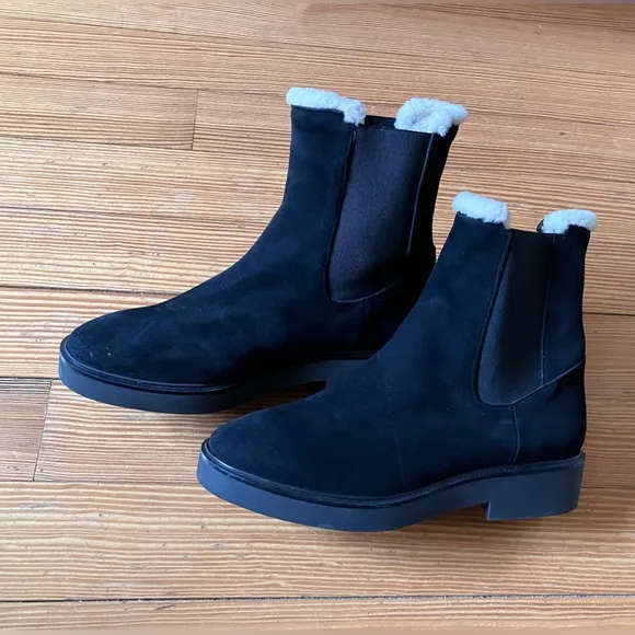 NWOB Stuart Weitzman Alpine Cozy Chelsea Boots in Black Suede Sz 10.