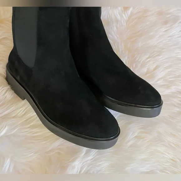NWOB Stuart Weitzman Alpine Cozy Chelsea Boots in Black Suede Sz 10.