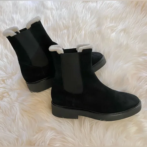 NWOB Stuart Weitzman Alpine Cozy Chelsea Boots in Black Suede Sz 10.