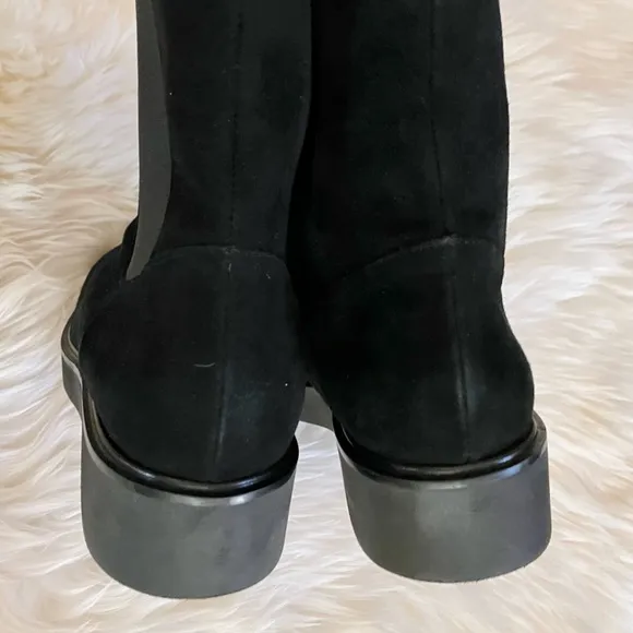 NWOB Stuart Weitzman Alpine Cozy Chelsea Boots in Black Suede Sz 10.