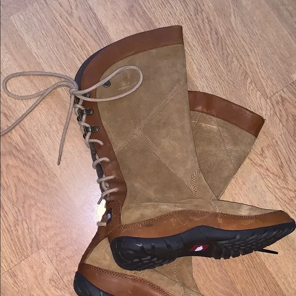NWOB The North Face Mackynzie Boots - Brown/ Tan 7