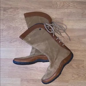 NWOB The North Face Mackynzie Boots - Brown/ Tan 7