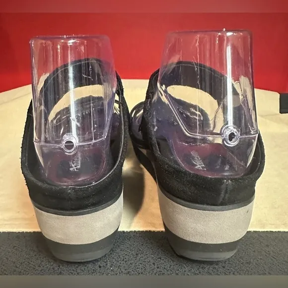 NWOT Antelope Black Suede Platform Sandals Women’s US Sz 8-8.5 EU Sz 39