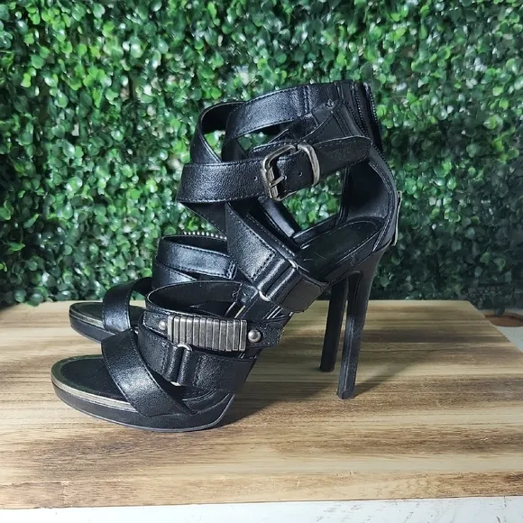 NWOT DKNY Black Strappy Sandals with Chunky Heel and Open Toe – Size 6.5