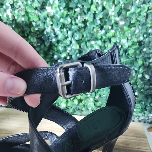 NWOT DKNY Black Strappy Sandals with Chunky Heel and Open Toe – Size 6.5