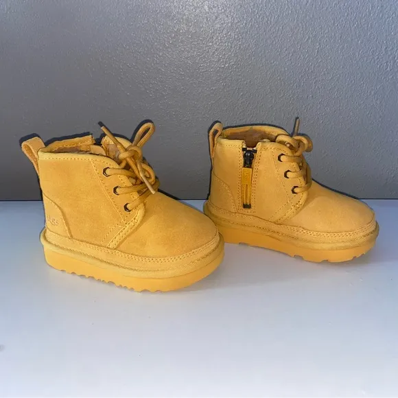 NWOT Neumel II Yellow Zipper Fur Booties Casual Snow Suede Foam Footwear Snug
