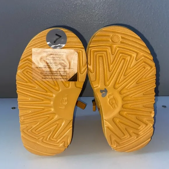 NWOT Neumel II Yellow Zipper Fur Booties Casual Snow Suede Foam Footwear Snug