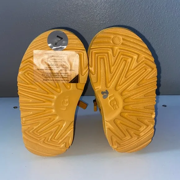 NWOT Neumel II Yellow Zipper Fur Booties Casual Snow Suede Foam Footwear Snug