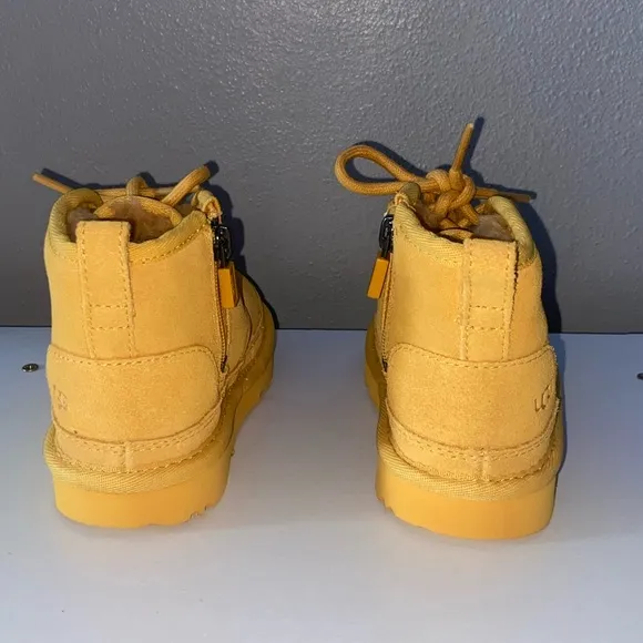 NWOT Neumel II Yellow Zipper Fur Booties Casual Snow Suede Foam Footwear Snug