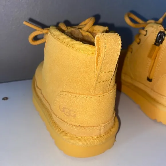 NWOT Neumel II Yellow Zipper Fur Booties Casual Snow Suede Foam Footwear Snug