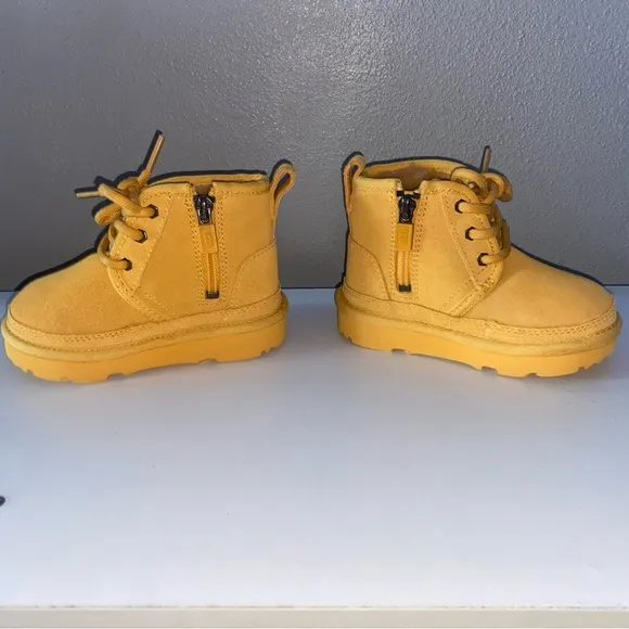 NWOT Neumel II Yellow Zipper Fur Booties Casual Snow Suede Foam Footwear Snug