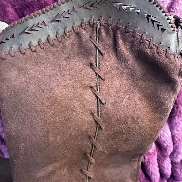 NWOT Women’s brown faux suede boots from Buckle size 9