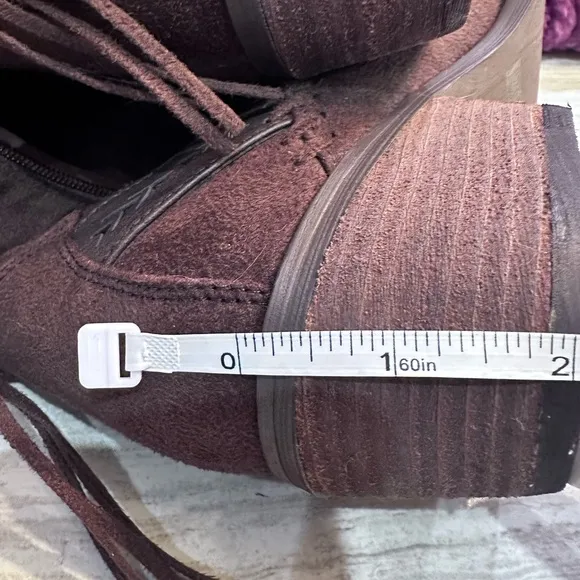NWOT Women’s brown faux suede boots from Buckle size 9