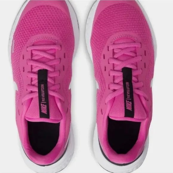 NWOT NIKE pink/black 5Y shoes
