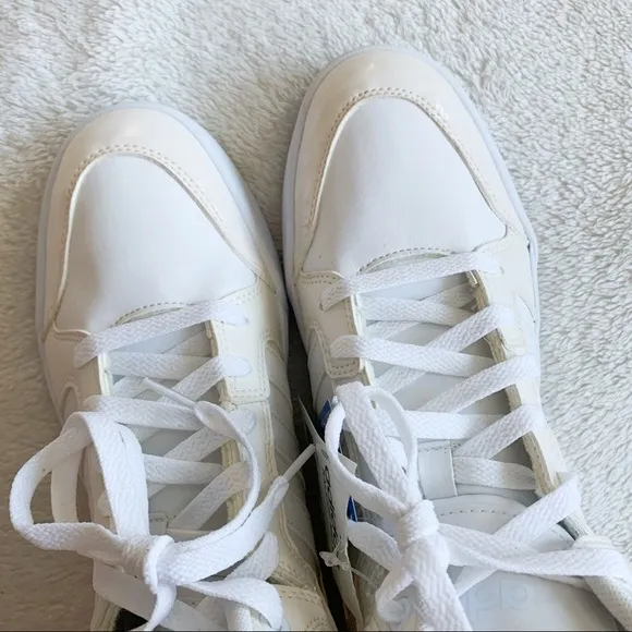 NWT Adidas Raleigh MID W-W Fashion Sneaker​