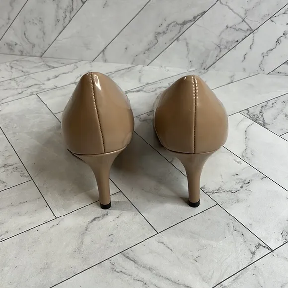 NWT Bella Vita Womens  Nude Patent Define Pump Heel Shoe SIZE 9.5W WIDE