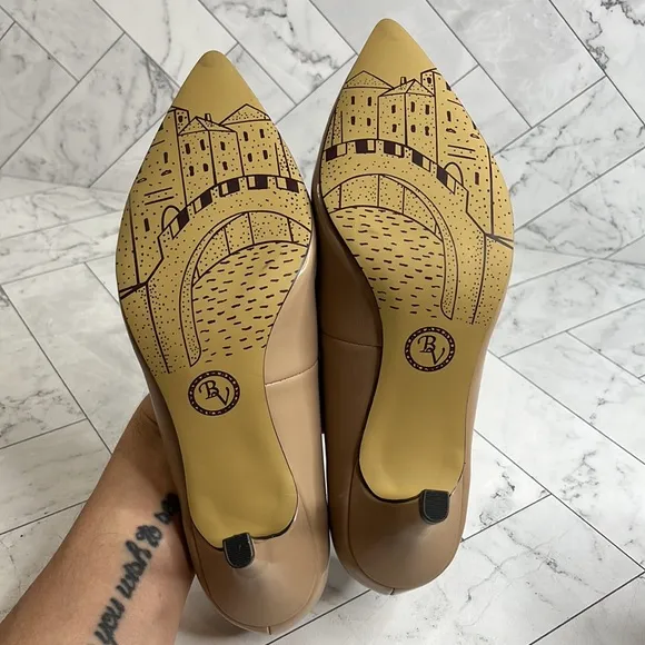 NWT Bella Vita Womens  Nude Patent Define Pump Heel Shoe SIZE 9.5W WIDE