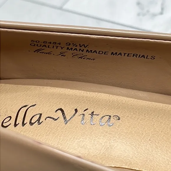 NWT Bella Vita Womens  Nude Patent Define Pump Heel Shoe SIZE 9.5W WIDE