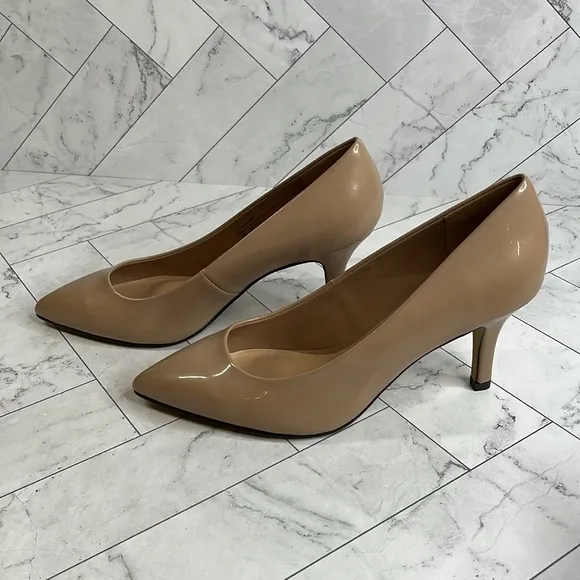 NWT Bella Vita Womens  Nude Patent Define Pump Heel Shoe SIZE 9.5W WIDE